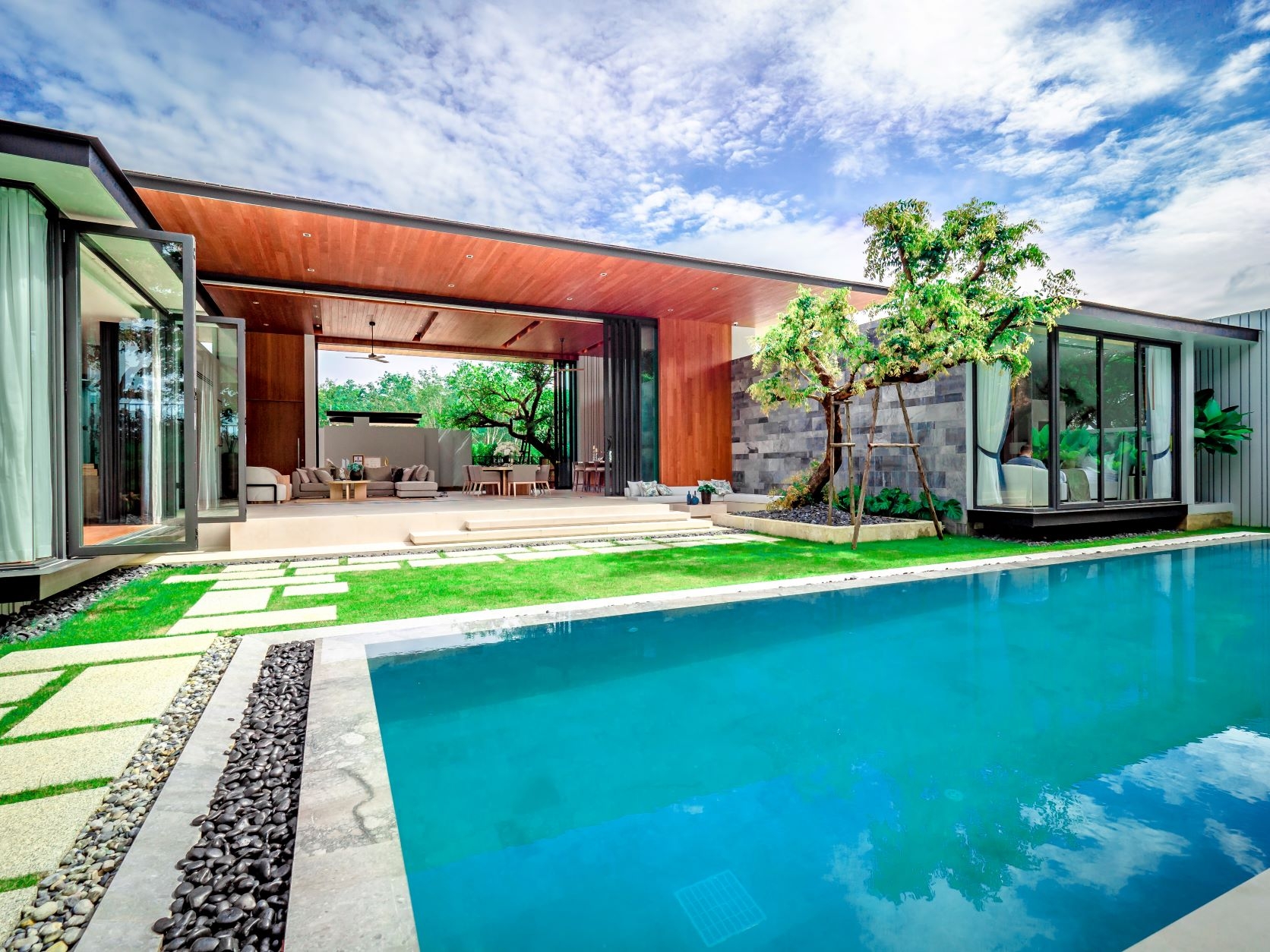 Modern Luxury Pool Villa